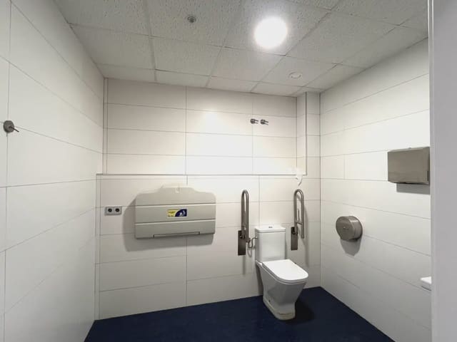 Comercial para venda em Castellbisbal - 275 000 € (Ref: 10079110)