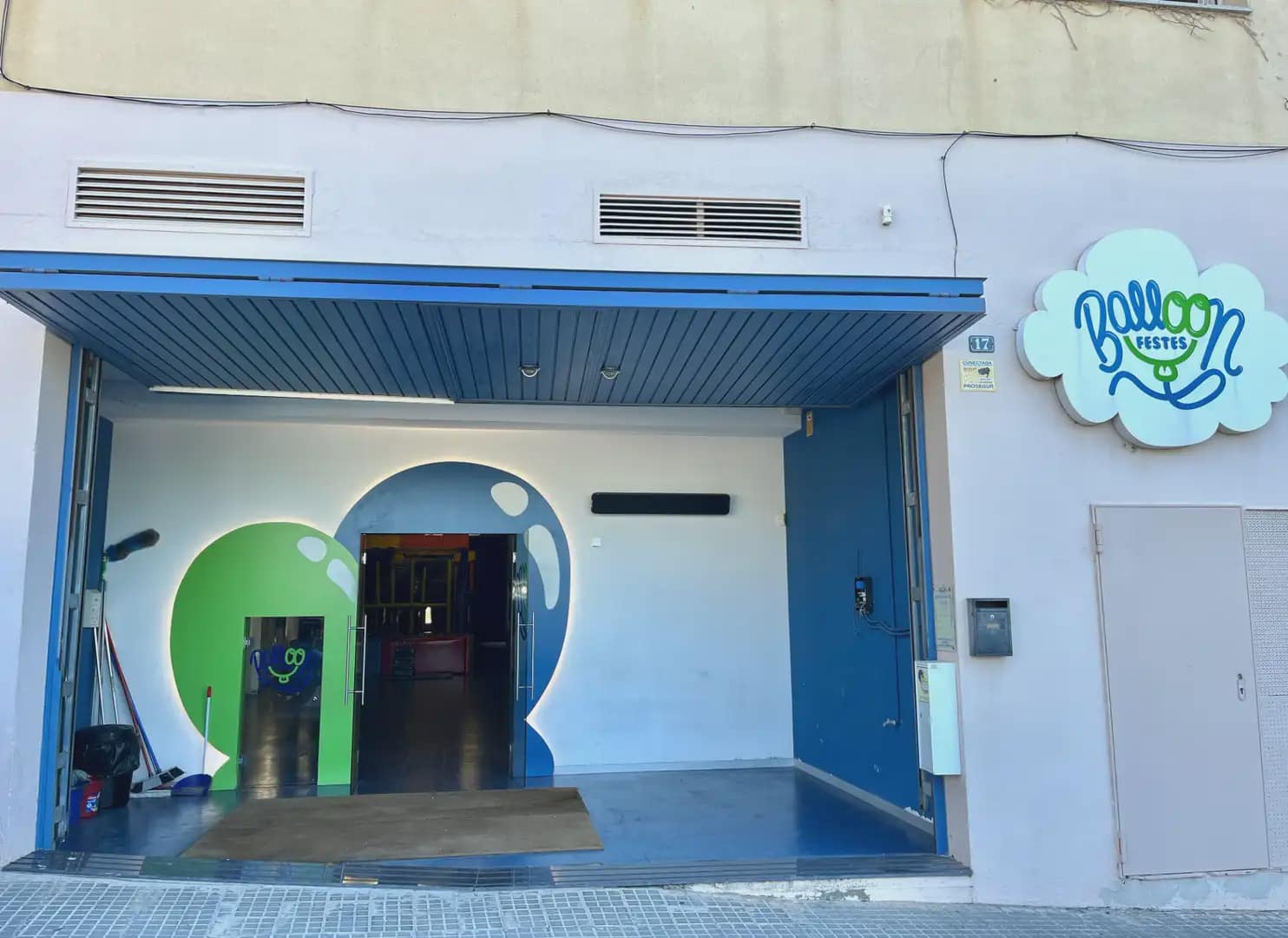 Comercial para venda em Castellbisbal - 275 000 € (Ref: 10079110)