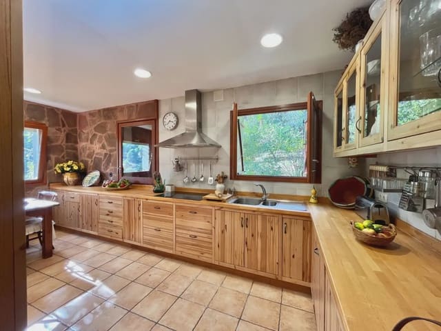 4 Zimmer Finca/Landgut zu verkaufen in Castellví de Rosanes mit Pool Garage - 650.000 € (Ref: 10099548)