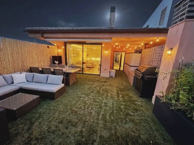 2 bedroom Penthouse for sale in Gavà with pool garage - € 1,200,000 (Ref: 10185880)