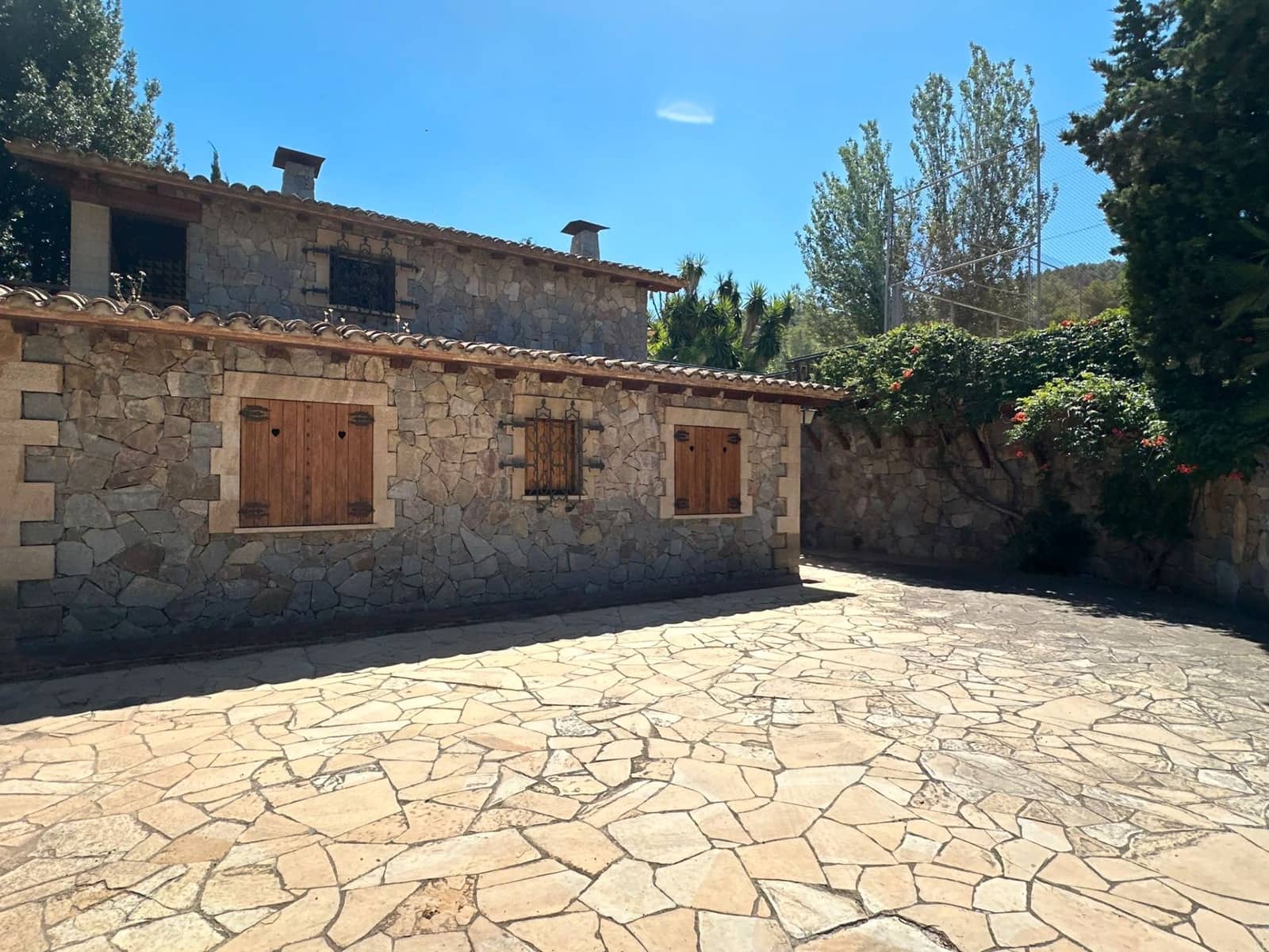 5 bedroom Villa for sale in Castellvi de Rosanes with pool garage - € 670,000 (Ref: 8897488)