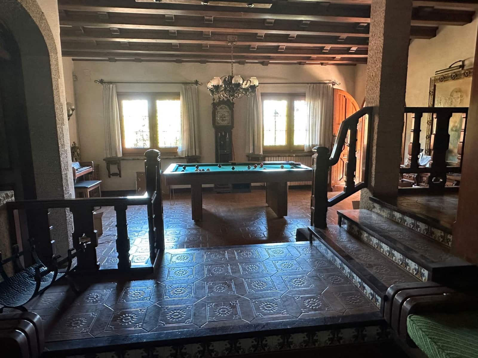 5 bedroom Villa for sale in Castellvi de Rosanes with pool garage - € 670,000 (Ref: 8897488)