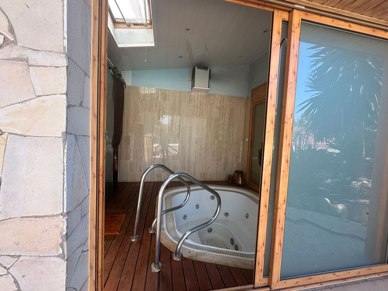 5 bedroom Villa for sale in Castellvi de Rosanes with pool garage - € 670,000 (Ref: 8897488)