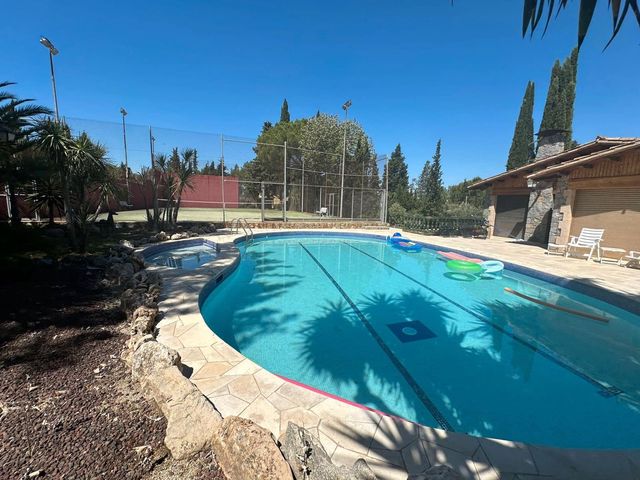 5 quarto Moradia para venda em Castellví de Rosanes com piscina garagem - 670 000 € (Ref: 8897488)