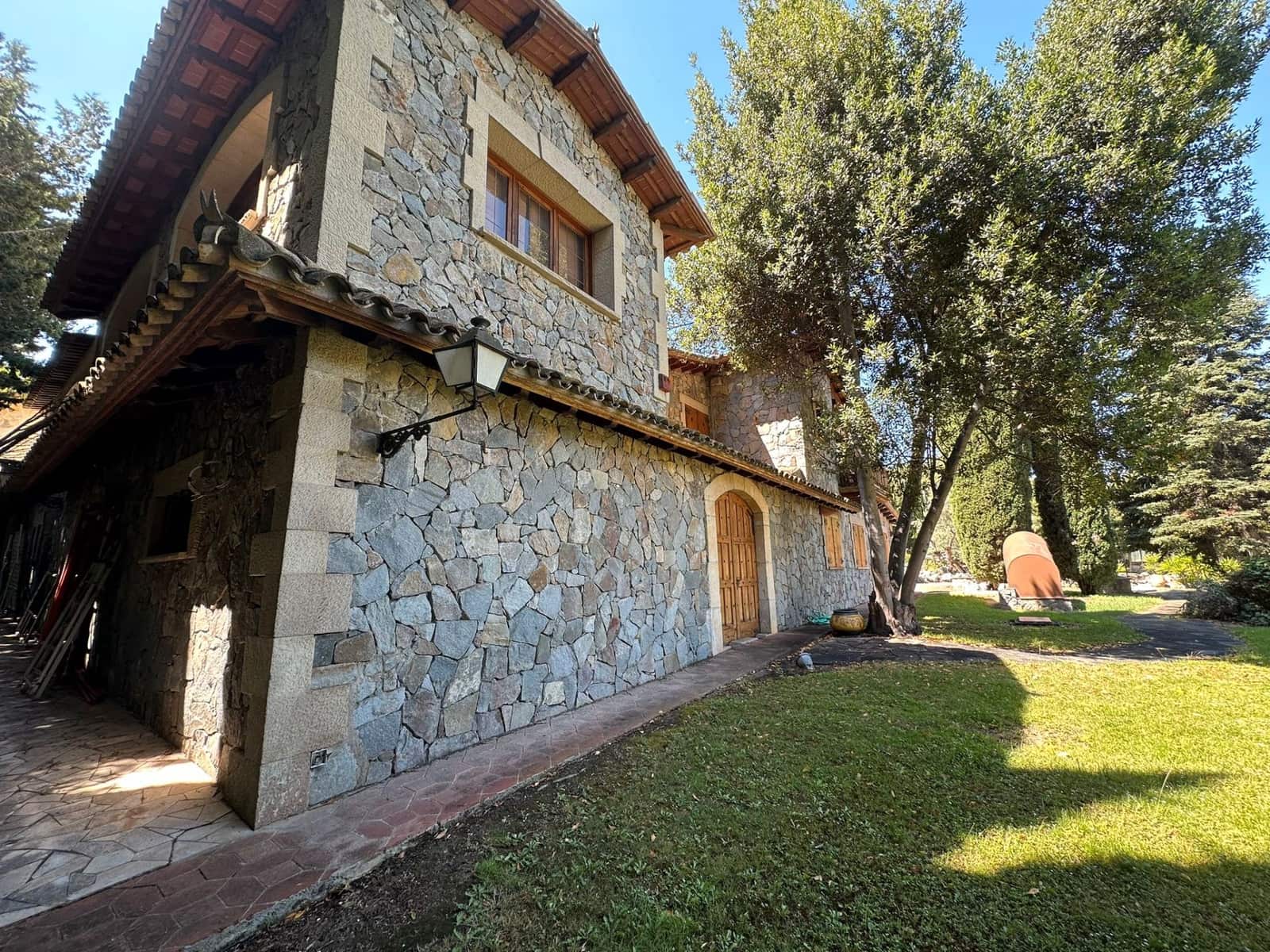 5 bedroom Villa for sale in Castellvi de Rosanes with pool garage - € 670,000 (Ref: 8897488)