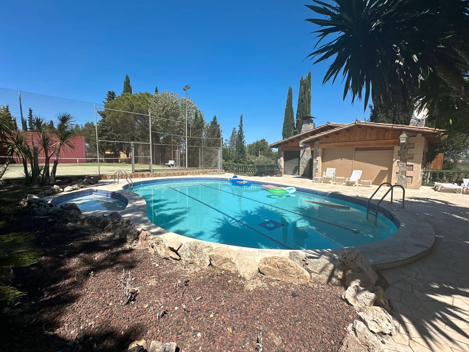 5 bedroom Villa for sale in Castellvi de Rosanes with pool garage - € 670,000 (Ref: 8897488)