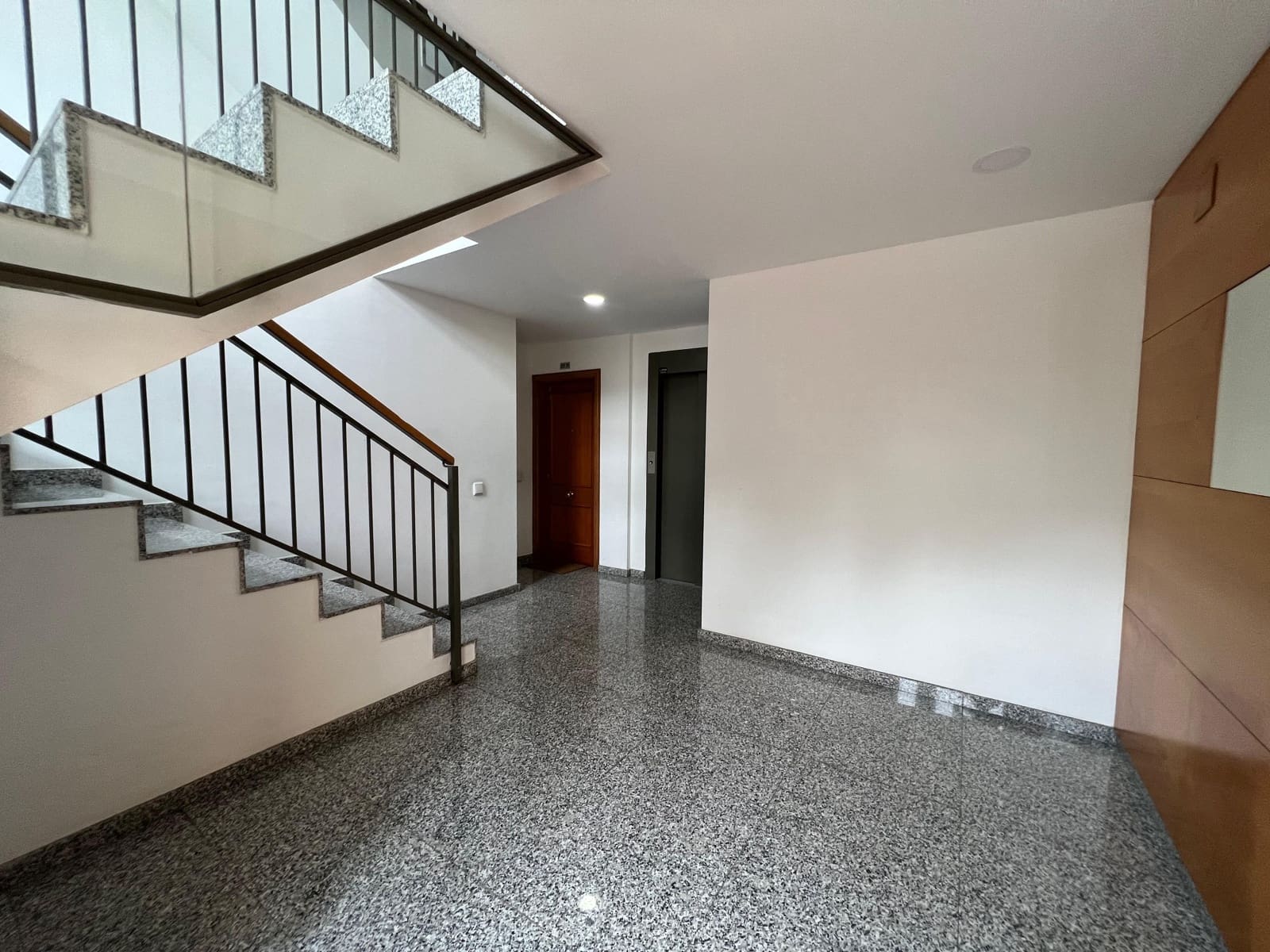 4 slaapkamer Flat te huur in Gava met zwembad garage - € 3.390 (Ref: 8942103)