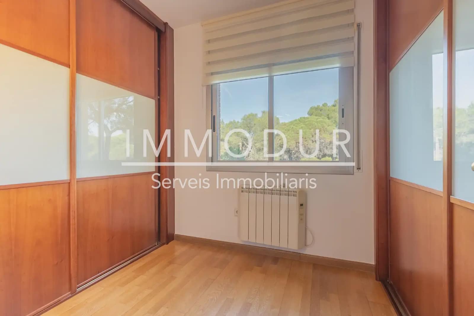 4 slaapkamer Flat te huur in Gava met zwembad garage - € 3.390 (Ref: 8942103)