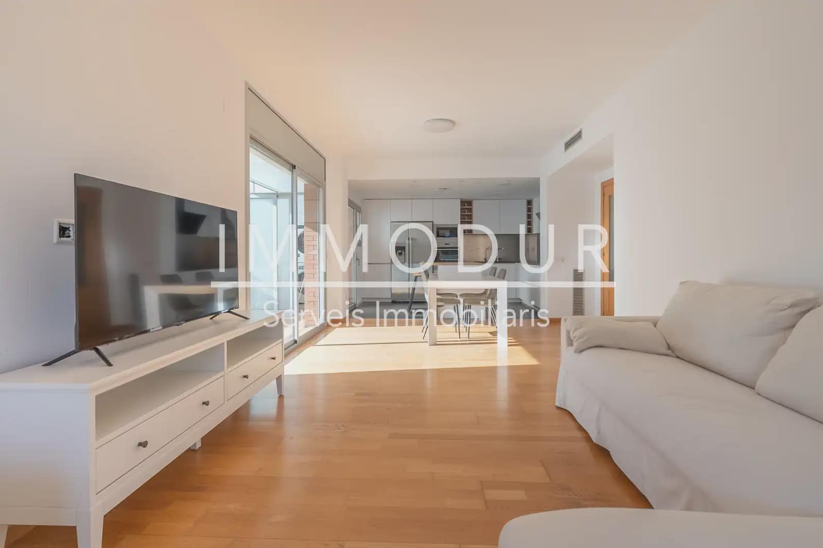4 slaapkamer Flat te huur in Gava met zwembad garage - € 3.390 (Ref: 8942103)