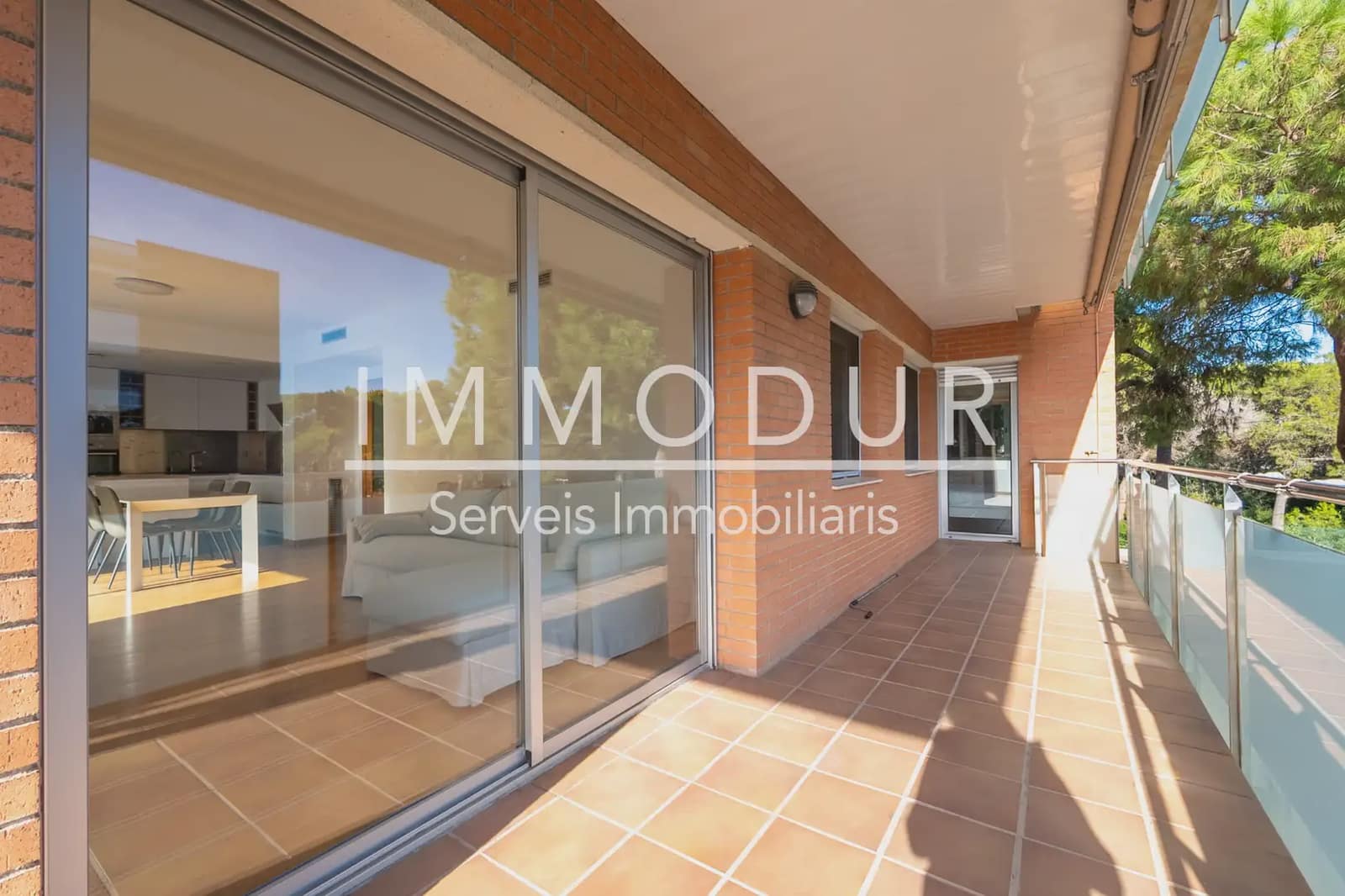 4 slaapkamer Flat te huur in Gava met zwembad garage - € 3.390 (Ref: 8942103)