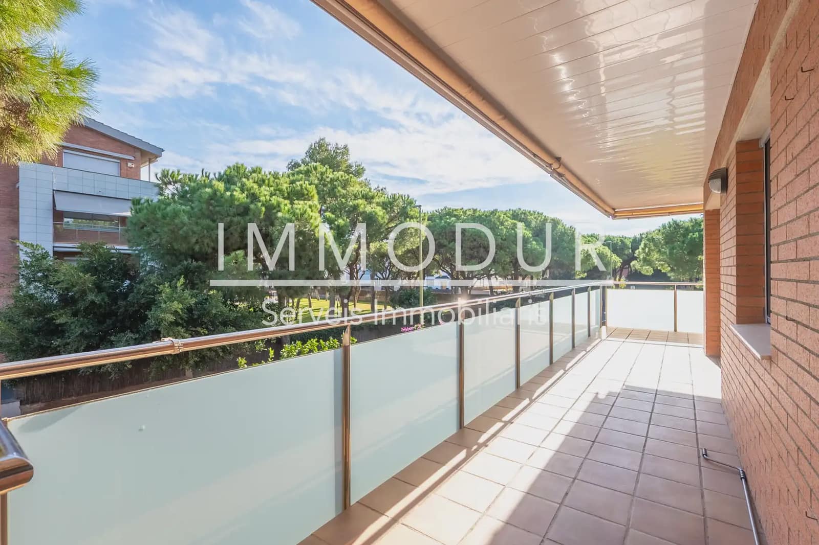 4 slaapkamer Flat te huur in Gava met zwembad garage - € 3.390 (Ref: 8942103)