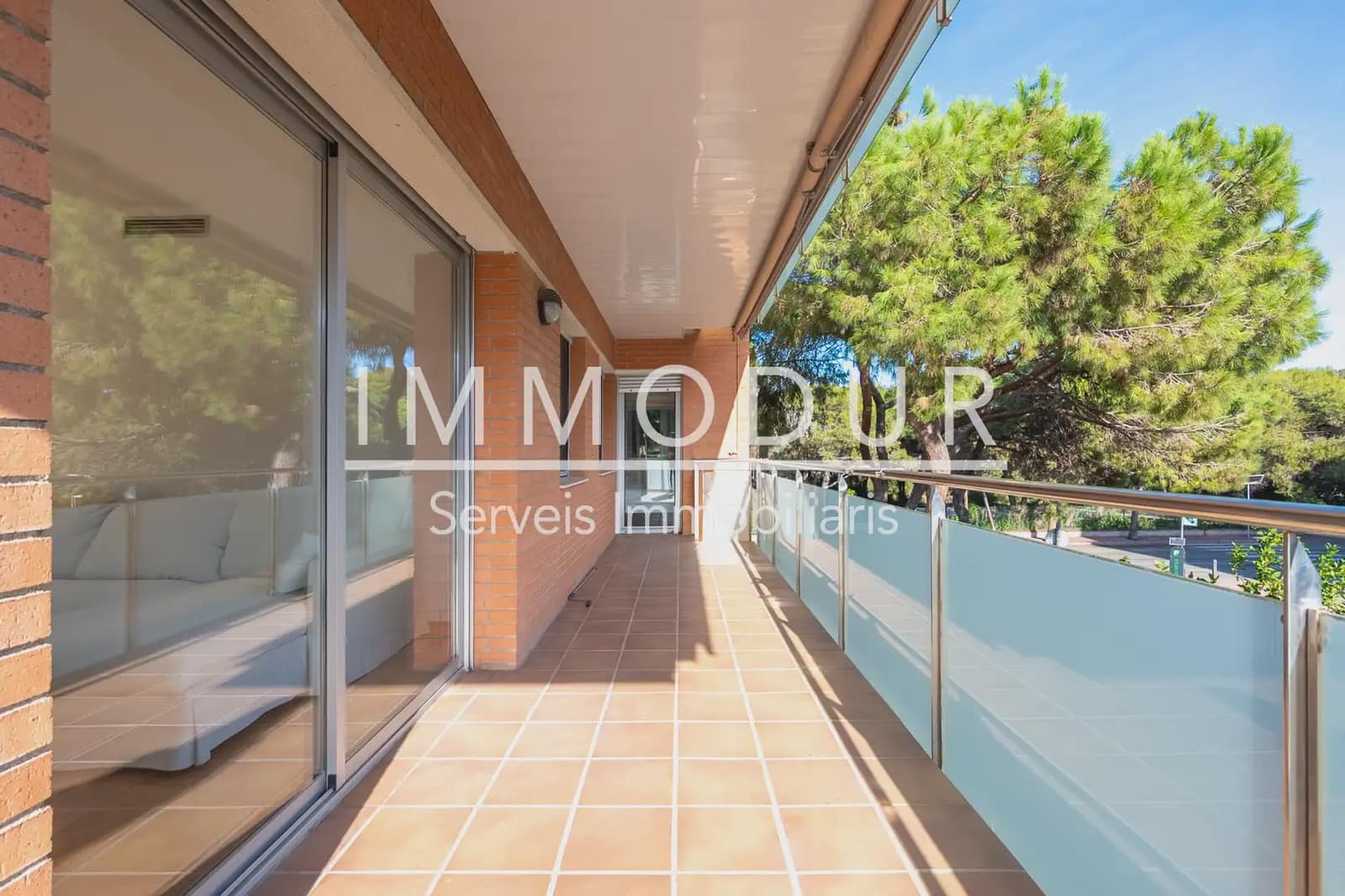 4 slaapkamer Flat te huur in Gava met zwembad garage - € 3.390 (Ref: 8942103)