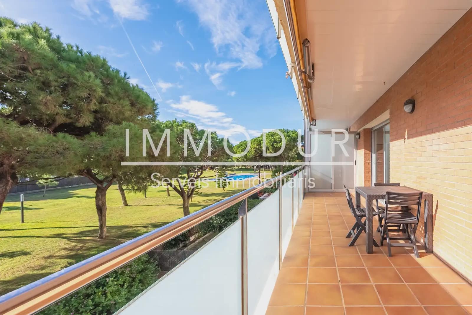 4 slaapkamer Flat te huur in Gava met zwembad garage - € 3.390 (Ref: 8942103)