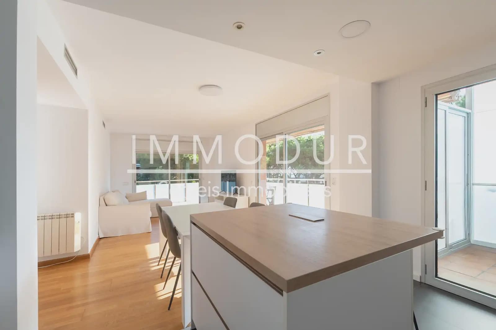 4 slaapkamer Flat te huur in Gava met zwembad garage - € 3.390 (Ref: 8942103)
