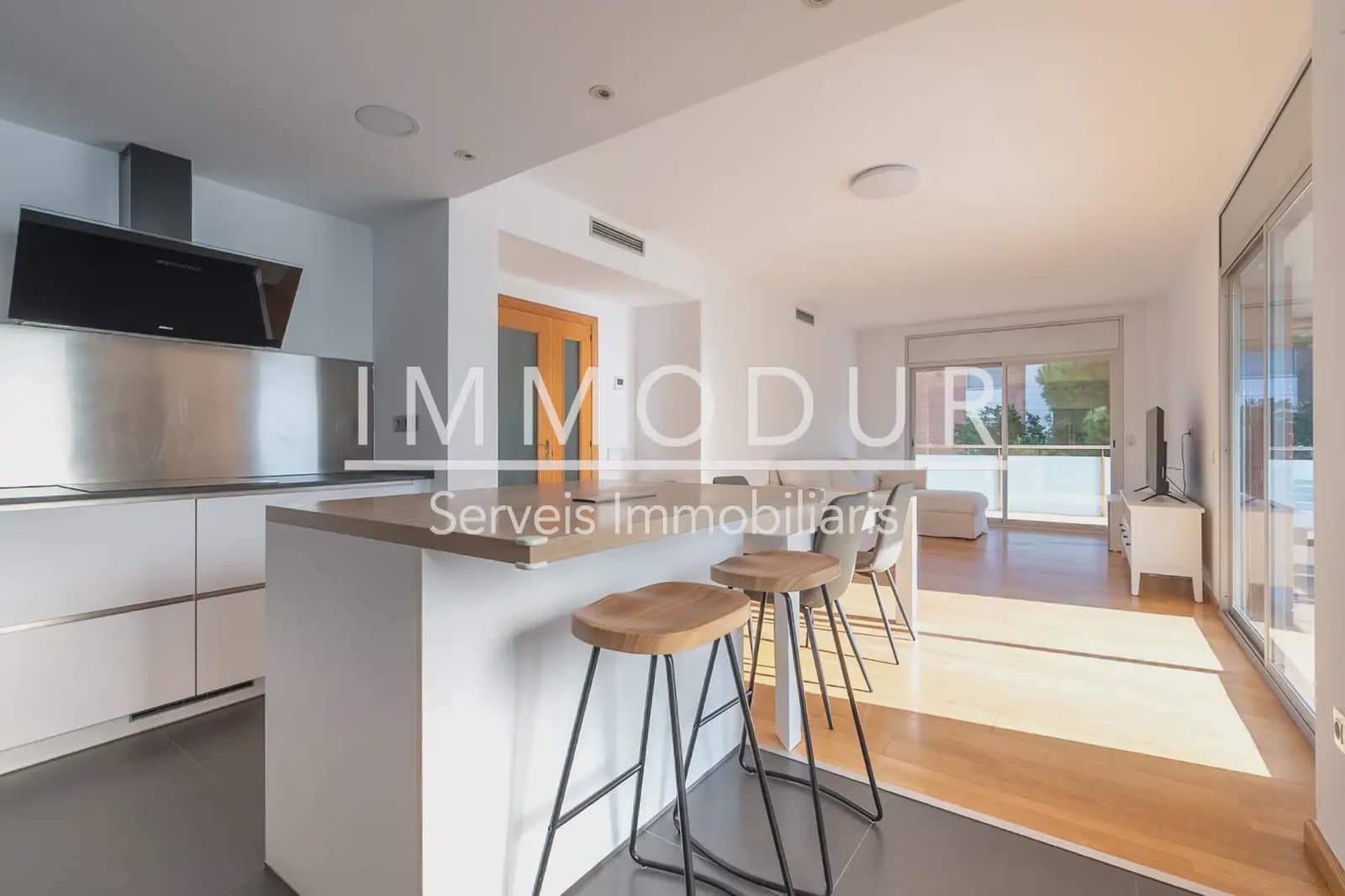 4 slaapkamer Flat te huur in Gava met zwembad garage - € 3.390 (Ref: 8942103)