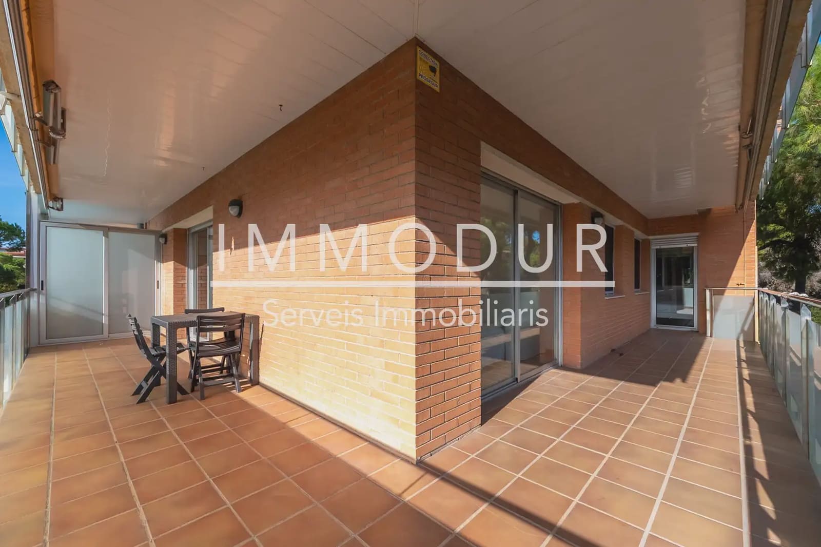 4 slaapkamer Flat te huur in Gava met zwembad garage - € 3.390 (Ref: 8942103)