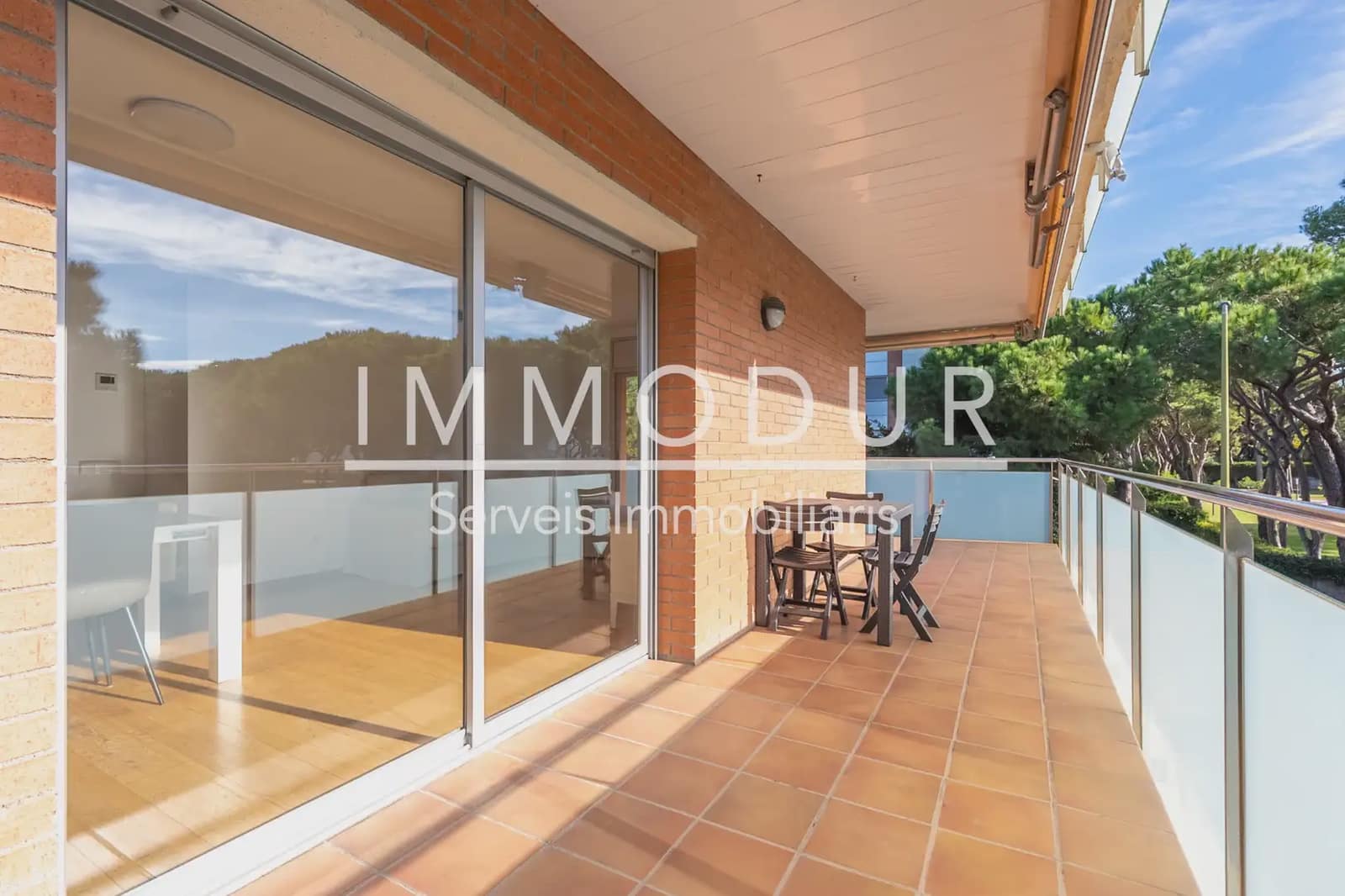4 slaapkamer Flat te huur in Gava met zwembad garage - € 3.390 (Ref: 8942103)