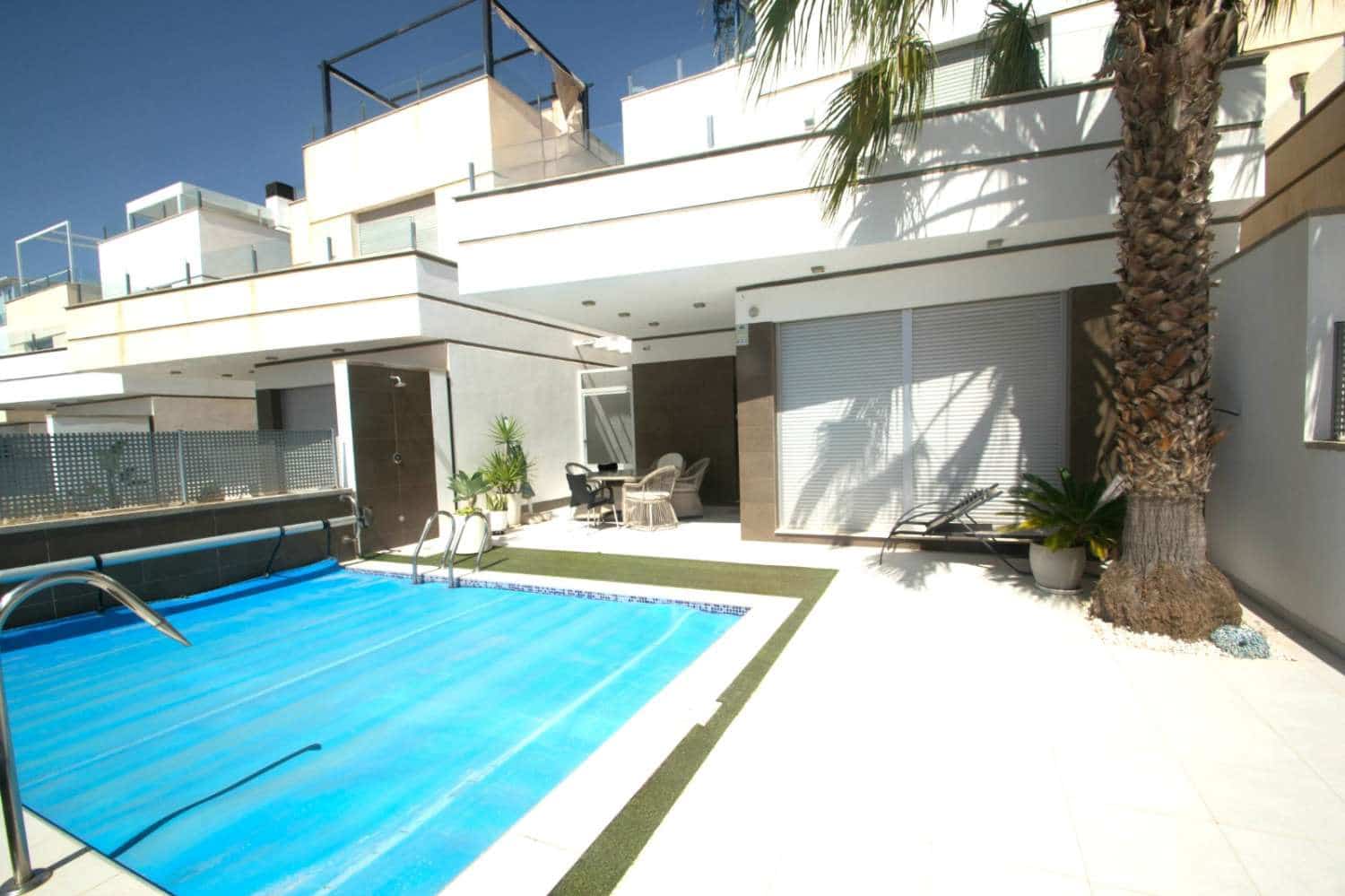 3 soverom Villa til salgs i Orihuela Costa med svømmebasseng garasje - € 389 000 (Ref: 9094441)