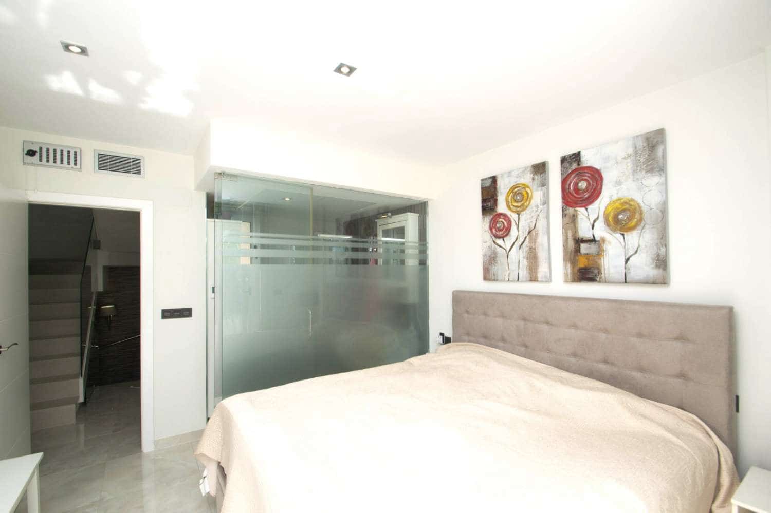 3 soverom Villa til salgs i Orihuela Costa med svømmebasseng garasje - € 389 000 (Ref: 9094441)