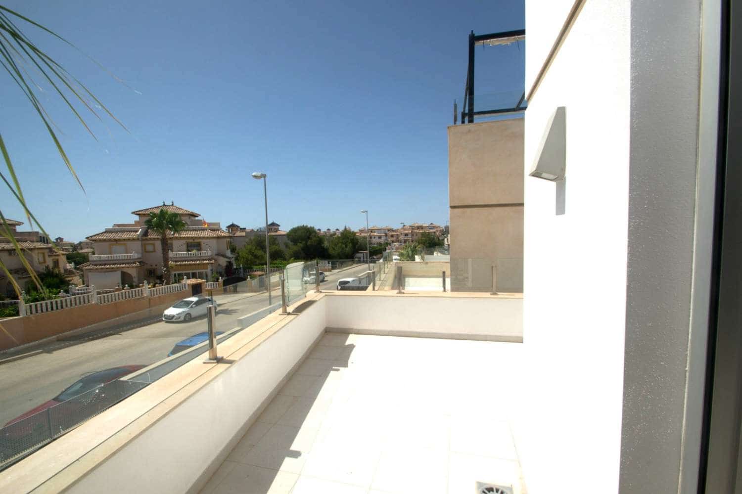 3 soverom Villa til salgs i Orihuela Costa med svømmebasseng garasje - € 389 000 (Ref: 9094441)