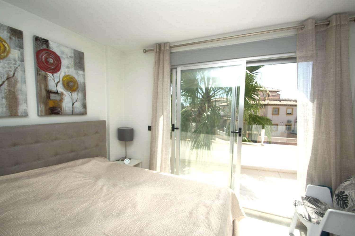 3 soverom Villa til salgs i Orihuela Costa med svømmebasseng garasje - € 389 000 (Ref: 9094441)