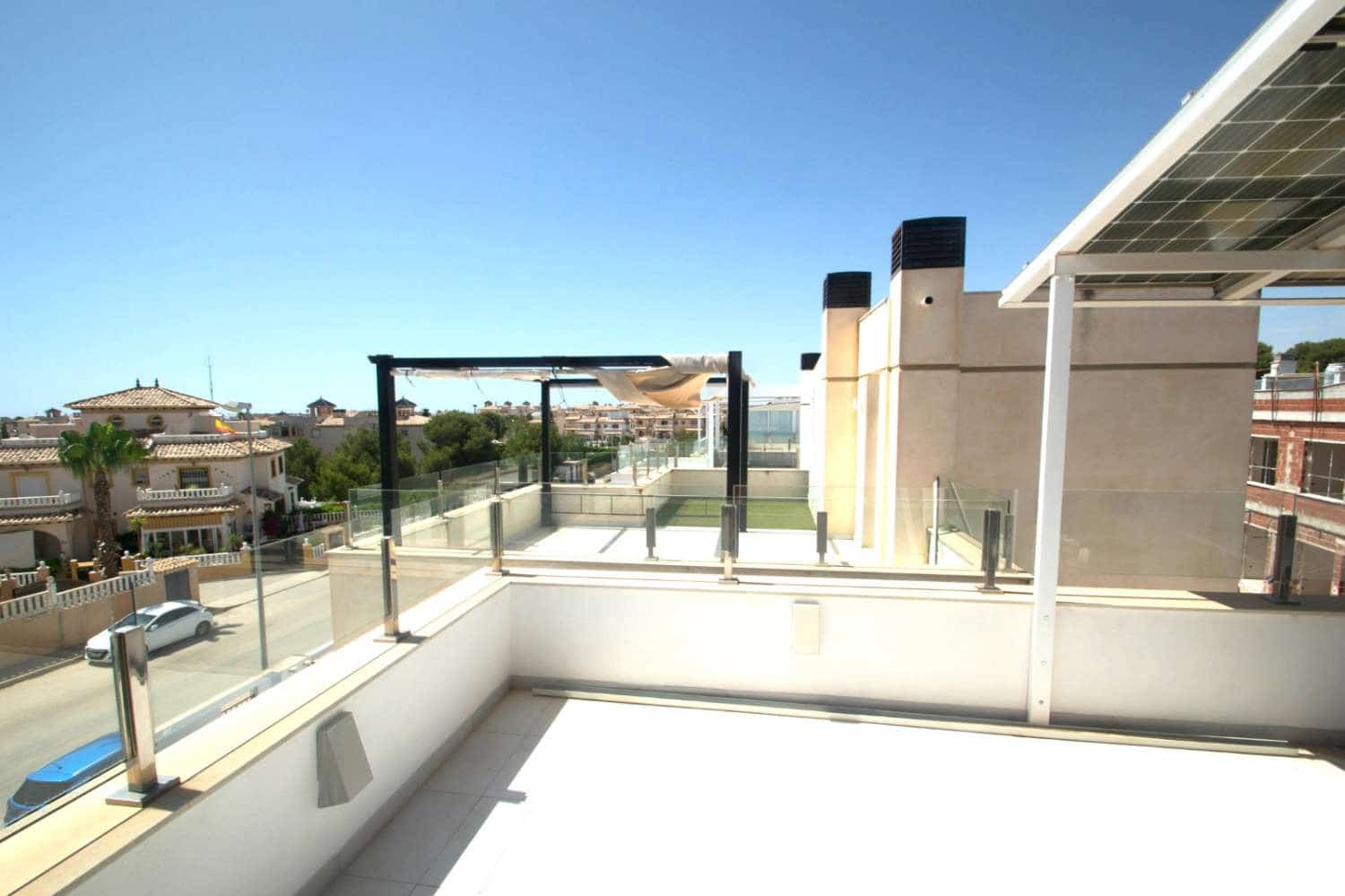 3 soverom Villa til salgs i Orihuela Costa med svømmebasseng garasje - € 389 000 (Ref: 9094441)