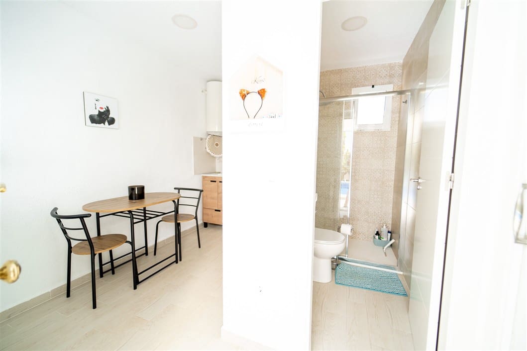 4 sypialnia Willa na sprzedaż w Torrevieja z basenem - 495 000 € (Ref: 9528136)