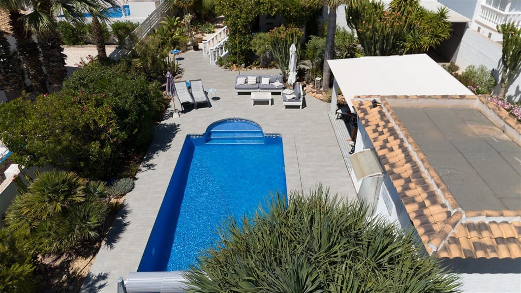 4 sypialnia Willa na sprzedaż w Torrevieja z basenem - 495 000 € (Ref: 9528136)