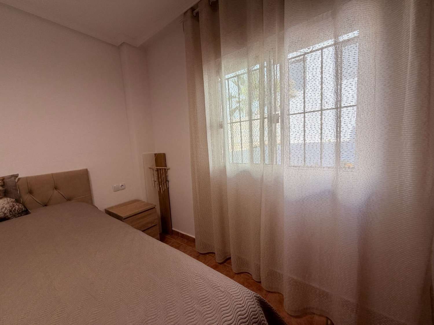 2 makuuhuone Bungalow myytävänä paikassa Orihuela Costa mukana uima-altaan 
autotalli - 159 900 € (Ref: 9914748)