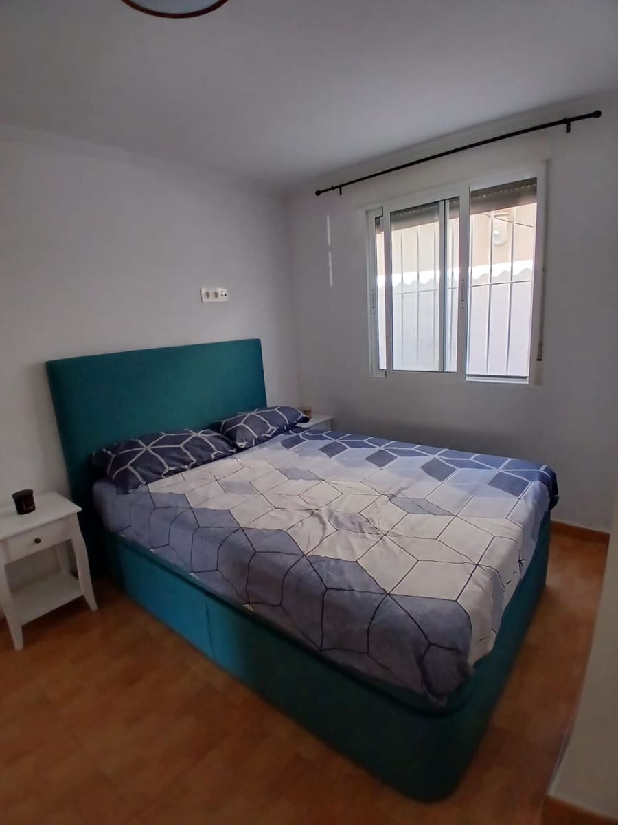 2 soverom Bungalow til salgs i Torrevieja med svømmebasseng - € 168 000 (Ref: 9918353)