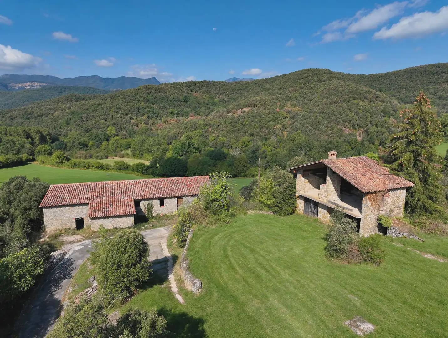 5 bedroom Finca/Country House for sale in Sant Feliu de Pallerols with garage - € 795,000 (Ref: 10076634)