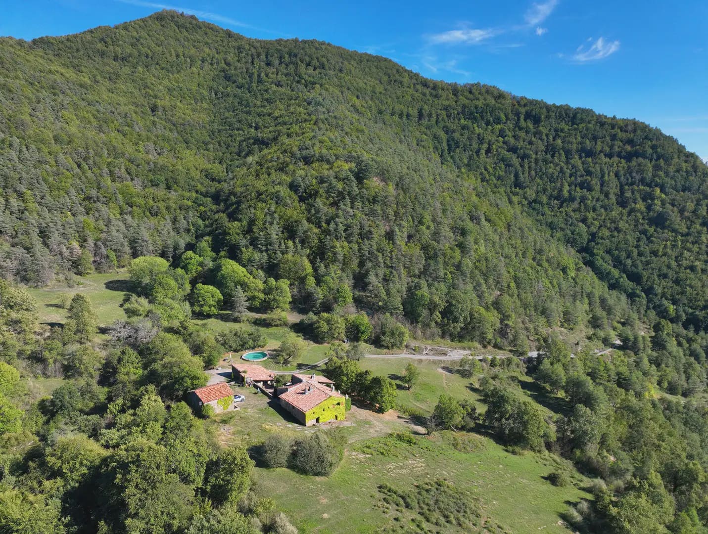 4 sypialnia Finka/Dom wiejski na sprzedaż w Ripoll z basenem garażem - 1 100 000 € (Ref: 10094939)