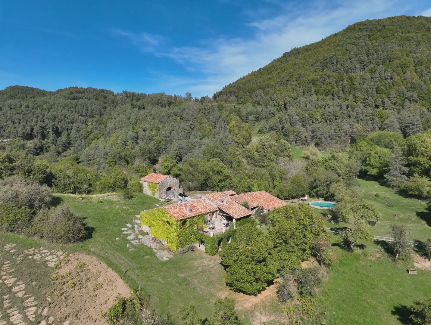 4 sypialnia Finka/Dom wiejski na sprzedaż w Ripoll z basenem garażem - 1 100 000 € (Ref: 10094939)