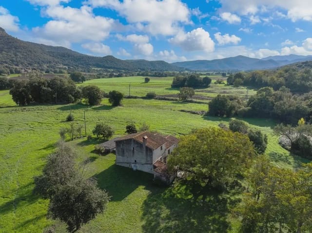 3 bedroom Finca/Country House for sale in Santa Pau with garage - € 450,000 (Ref: 10186249)