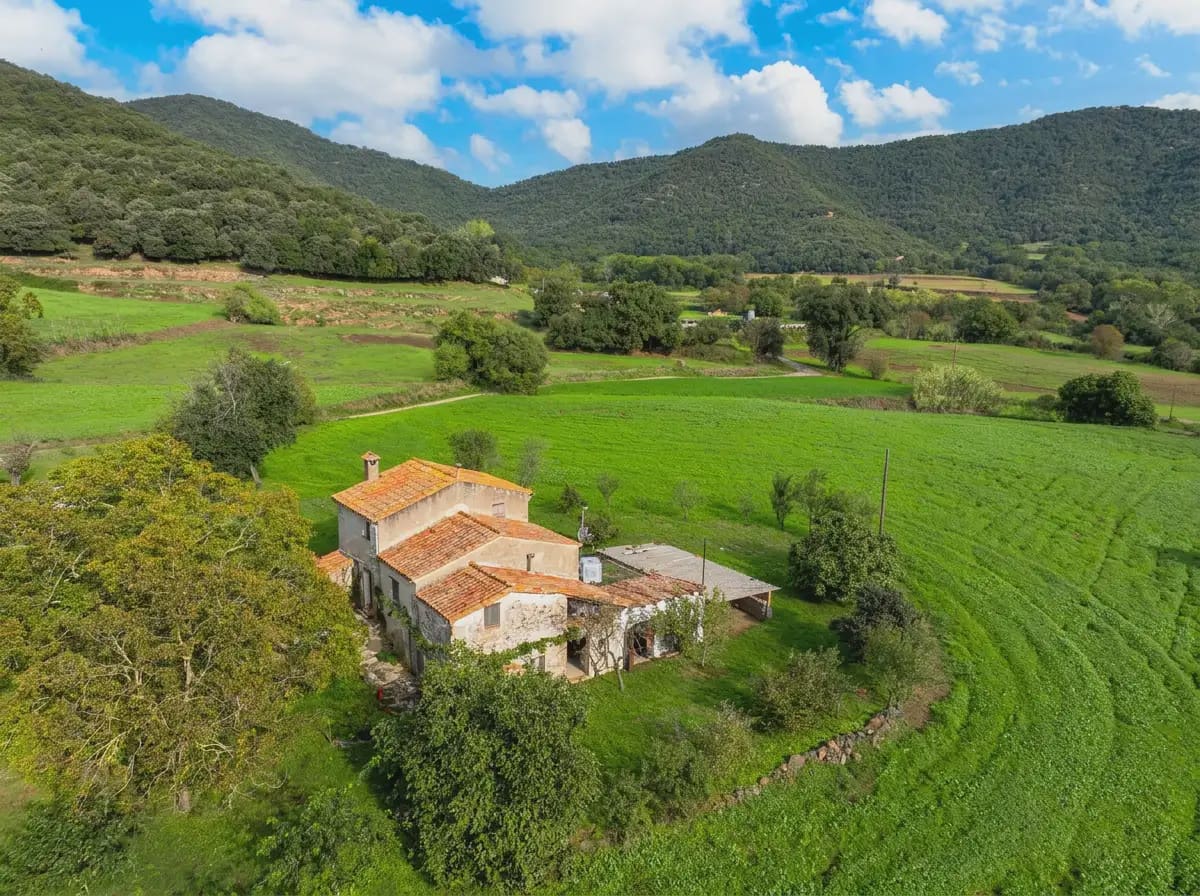 3 bedroom Finca/Country House for sale in Santa Pau with garage - € 450,000 (Ref: 10186249)