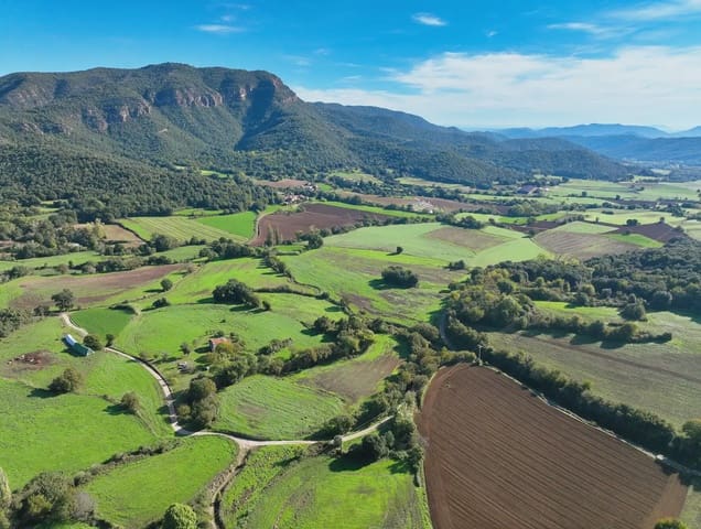 3 bedroom Finca/Country House for sale in Santa Pau with garage - € 450,000 (Ref: 10186249)