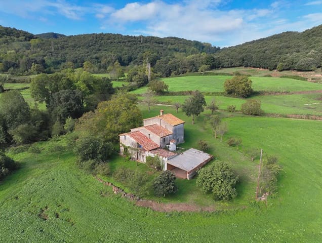3 bedroom Finca/Country House for sale in Santa Pau with garage - € 450,000 (Ref: 10186249)