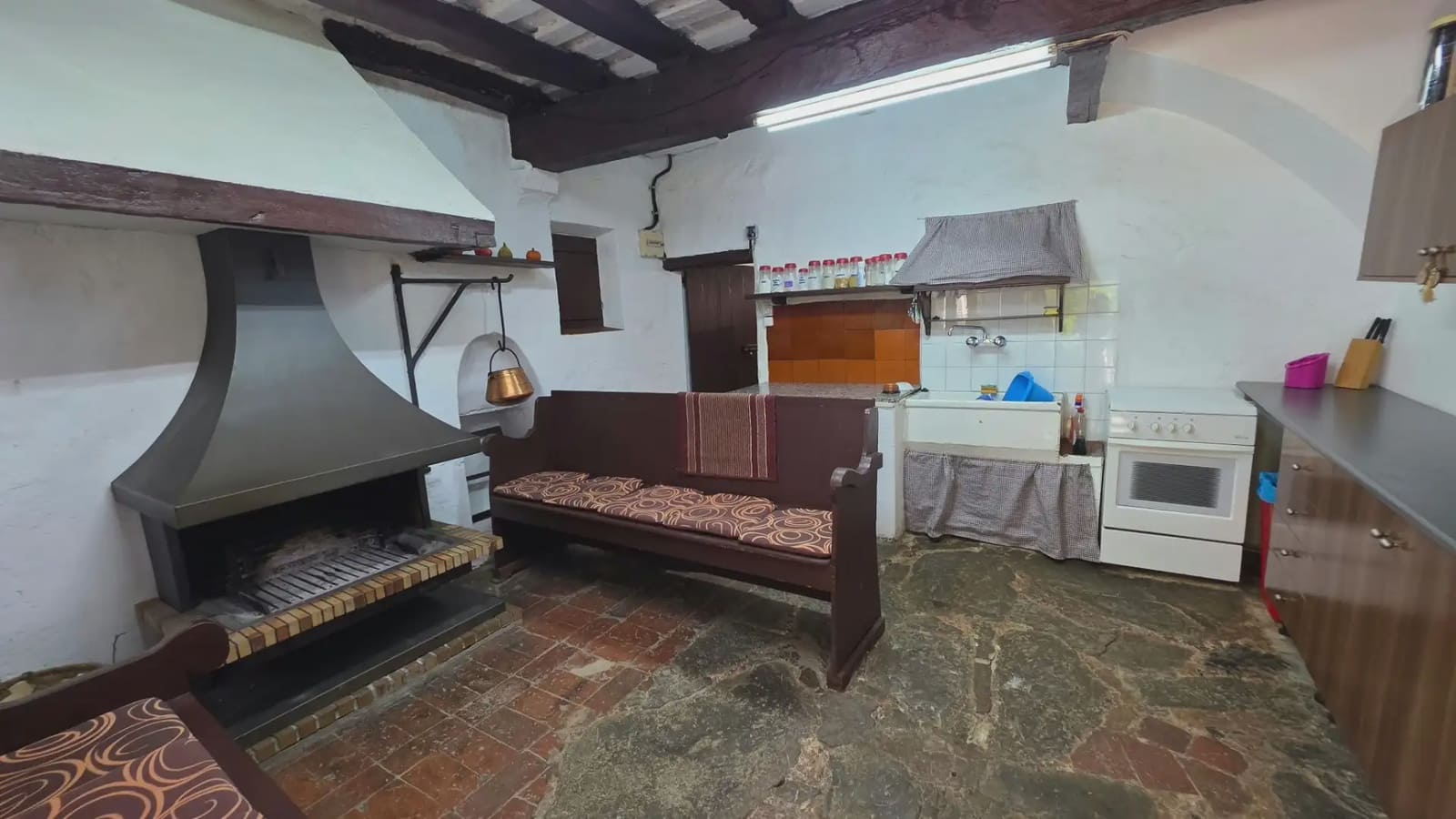 3 bedroom Finca/Country House for sale in Santa Pau with garage - € 450,000 (Ref: 10186249)