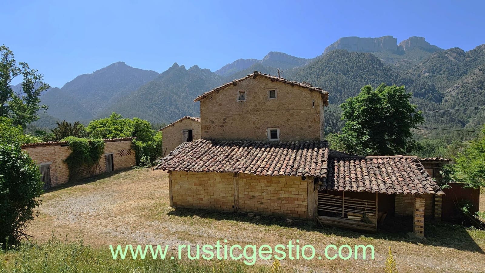 5 soveværelse Finca/Landehus til salg i Guixers med garage - € 425.000 (Ref: 9168647)