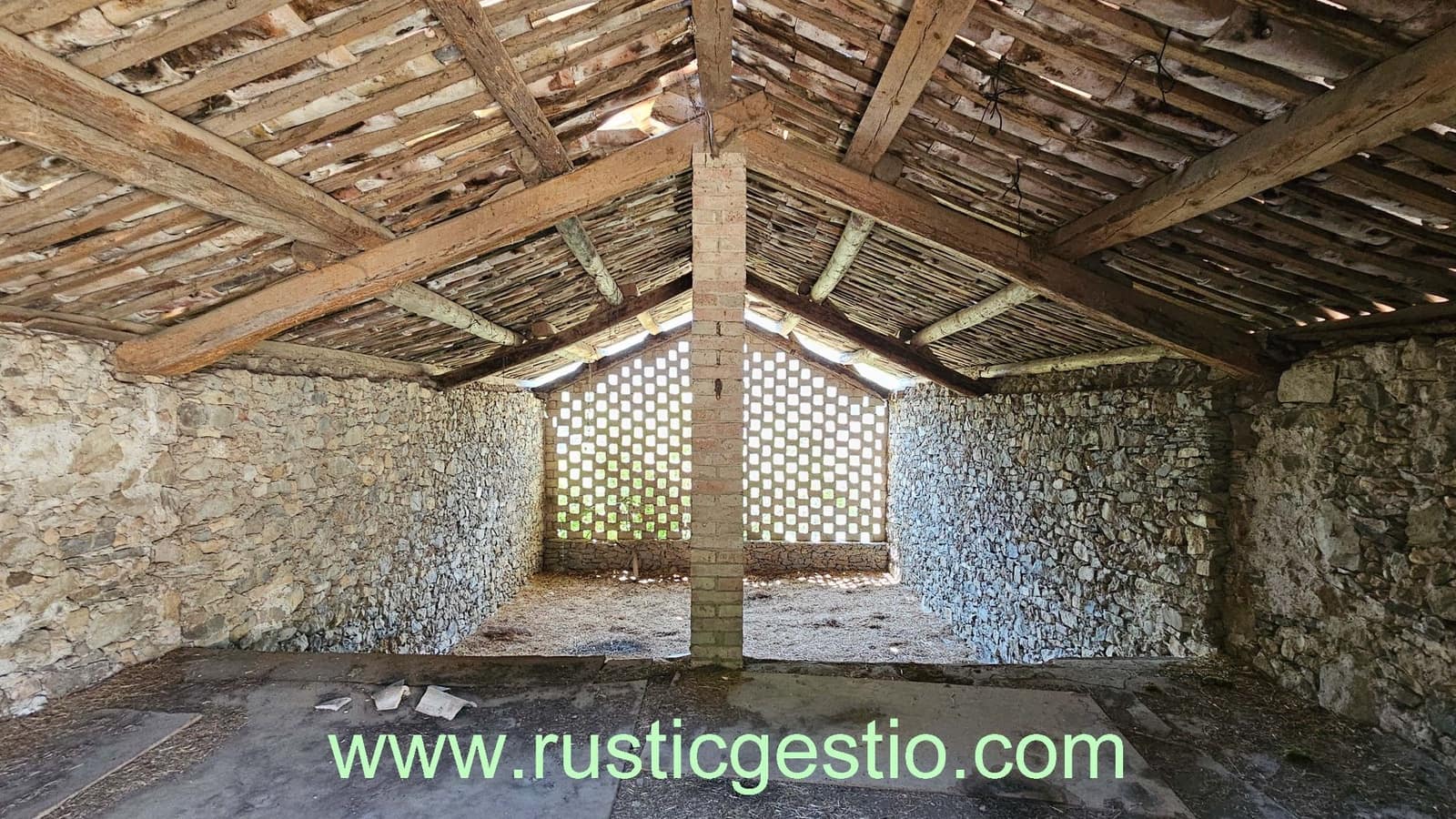 5 soveværelse Finca/Landehus til salg i Guixers med garage - € 425.000 (Ref: 9168647)