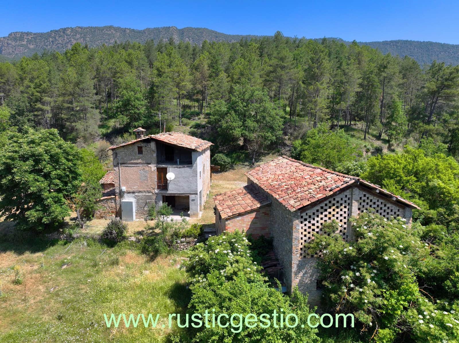 5 soveværelse Finca/Landehus til salg i Guixers med garage - € 425.000 (Ref: 9168647)