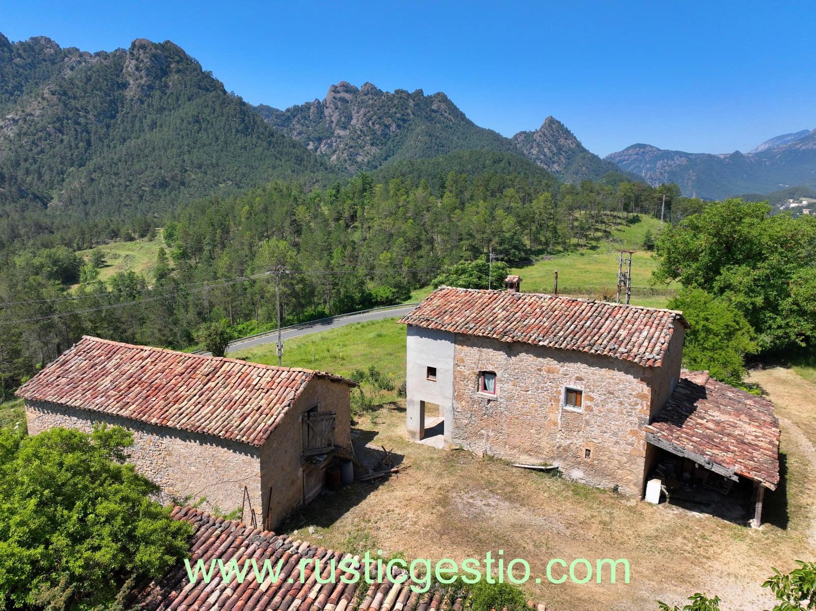 5 soveværelse Finca/Landehus til salg i Guixers med garage - € 425.000 (Ref: 9168647)