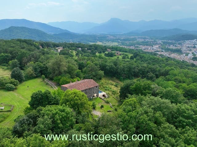 8 chambre Finca/Maison de Campagne à vendre à Olot avec piscine garage - 1 050 000 € (Ref: 9168650)