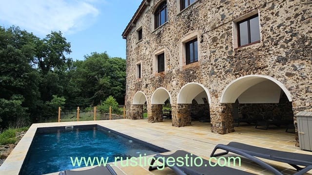 8 chambre Finca/Maison de Campagne à vendre à Olot avec piscine garage - 1 050 000 € (Ref: 9168650)
