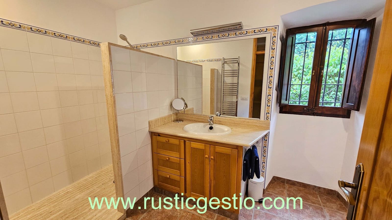 8 soveværelse Finca/Landehus til salg i Olot med swimmingpool garage - € 1.050.000 (Ref: 9168650)