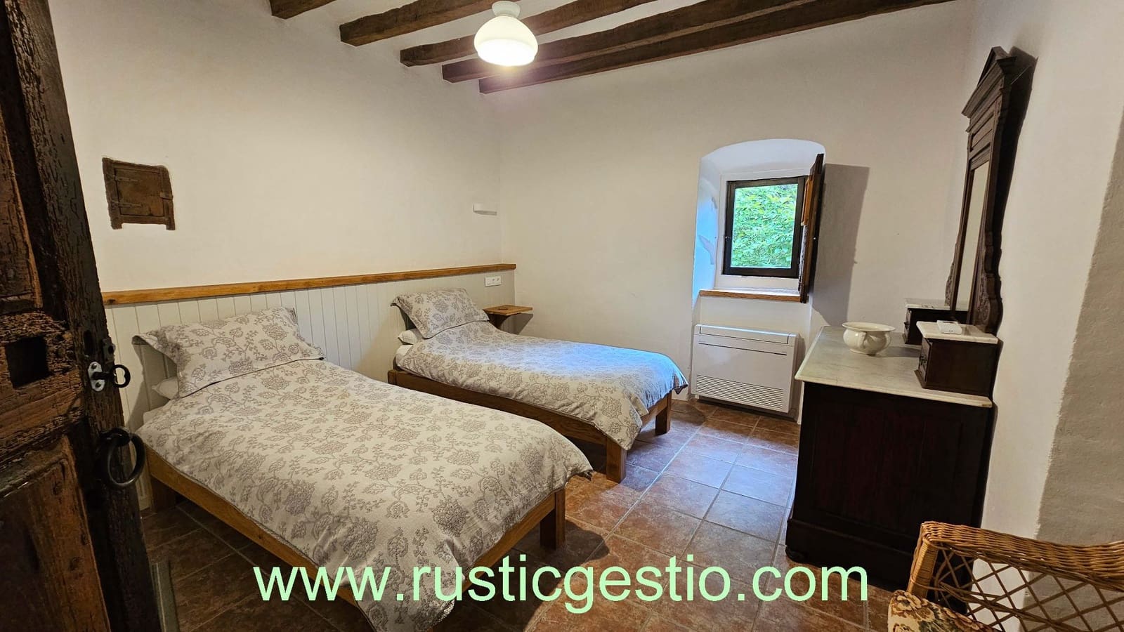 8 soveværelse Finca/Landehus til salg i Olot med swimmingpool garage - € 1.050.000 (Ref: 9168650)