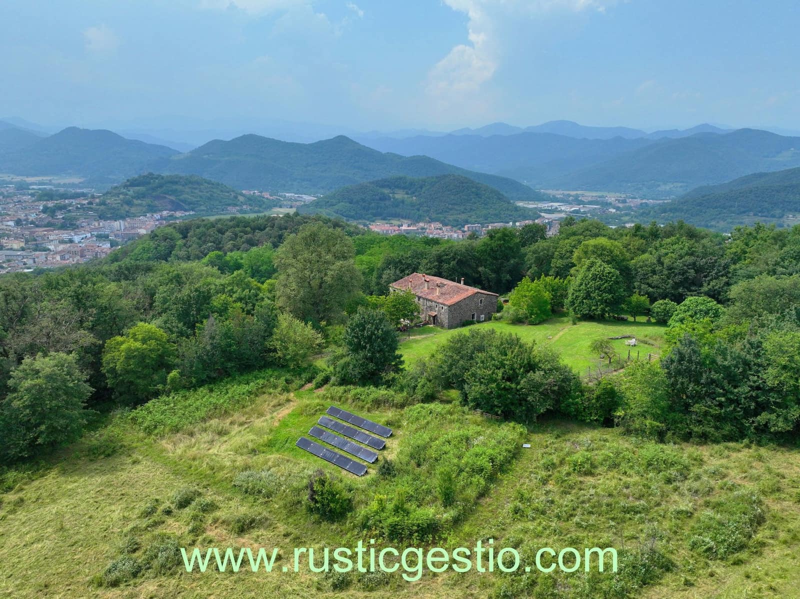 8 soveværelse Finca/Landehus til salg i Olot med swimmingpool garage - € 1.050.000 (Ref: 9168650)