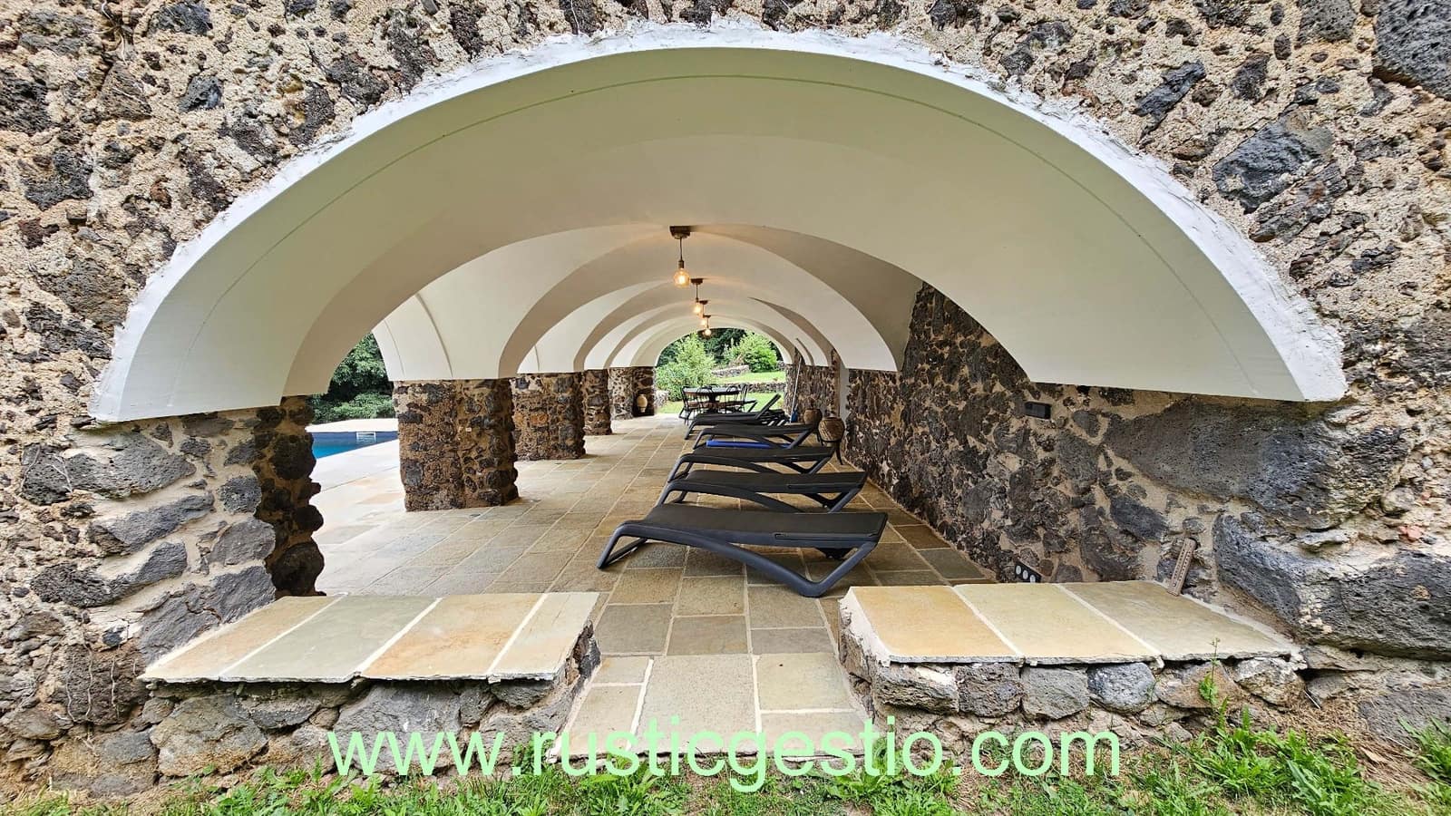 8 soveværelse Finca/Landehus til salg i Olot med swimmingpool garage - € 1.050.000 (Ref: 9168650)