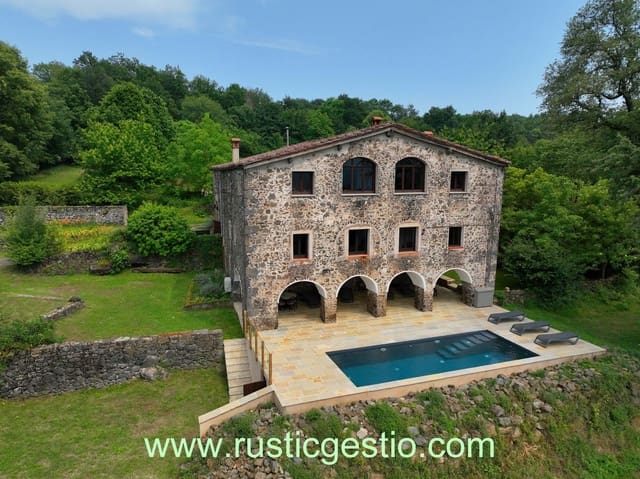 8 chambre Finca/Maison de Campagne à vendre à Olot avec piscine garage - 1 050 000 € (Ref: 9168650)