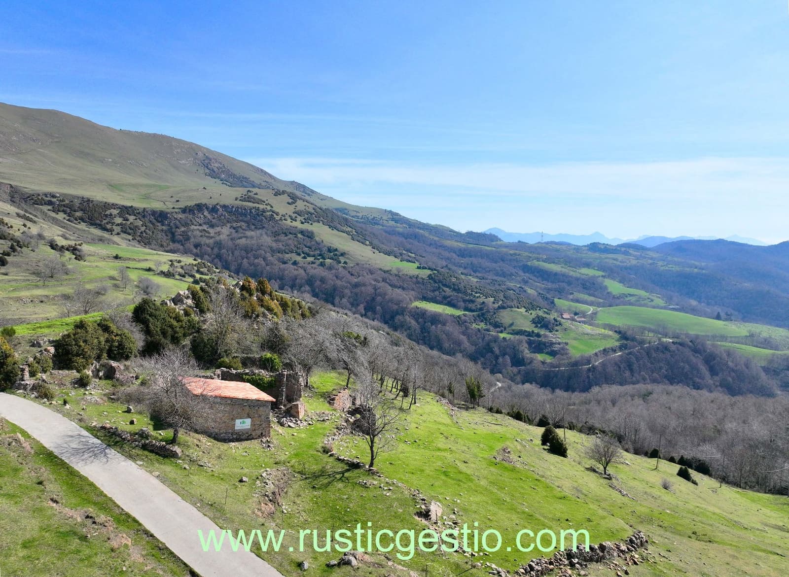 Ruin til salg i Ogassa - € 295.000 (Ref: 9168658)